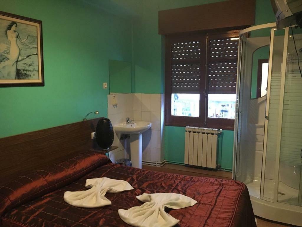 奥维耶多 Hostal Goias酒店 外观 照片